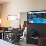 Ξενοδοχείο Hi 4*