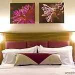 Ξενοδοχείο Hi 4*